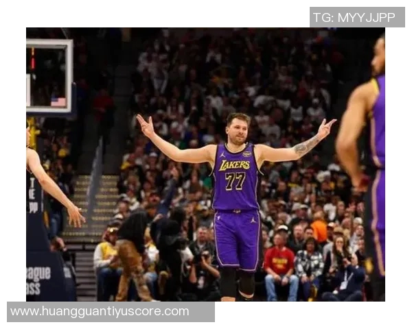 东契奇豪取45分11篮板14助攻三双詹姆斯点赞分享数据海报展现友谊