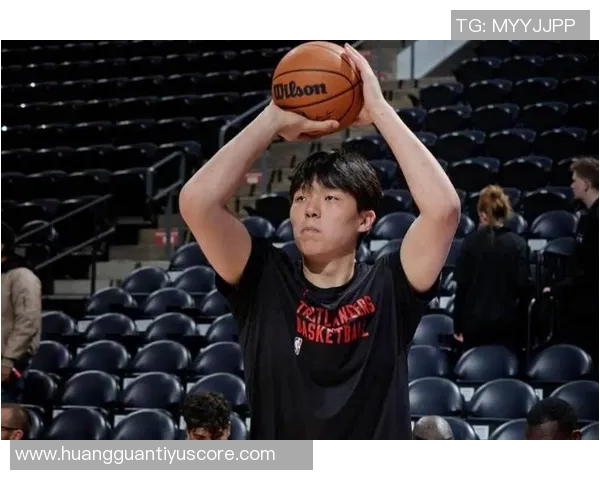 克林根默默塑造杨瀚森成长之路成为球队防守的重要基石