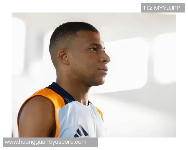 姆巴佩因裁判第98分钟吹哨不满上前理论遭黄牌处罚引发争议 姆巴佩因裁判第98分钟吹哨不满上前理论遭黄牌处罚引发争议