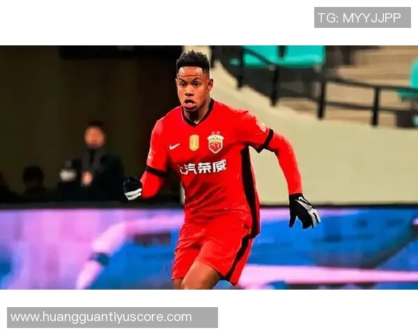 多哥球员让克劳德正式租借加盟上海海港足球俱乐部开启新征程 多哥球员让克劳德正式租借加盟上海海港足球俱乐部开启新征程