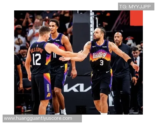 布克生涯30分以上比赛达到223场追平伯德距离前30仅差4场 布克生涯30分以上比赛达到223场追平伯德距离前30仅差4场