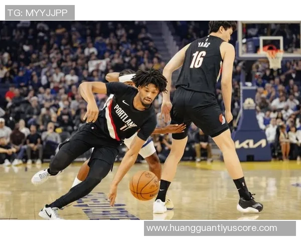 混音主帅杨瀚森在进攻与防守中扮演关键角色影响球队表现 混音主帅杨瀚森在进攻与防守中扮演关键角色影响球队表现